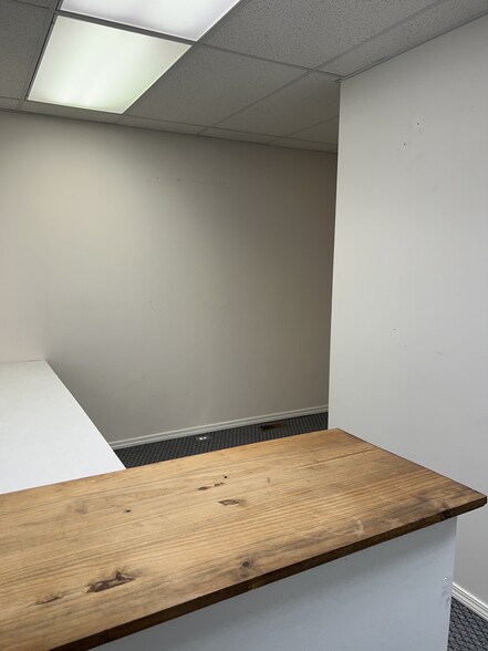 2409 Broadway St, Mount Vernon, IL for lease - Interior Photo - Image 3 of 12