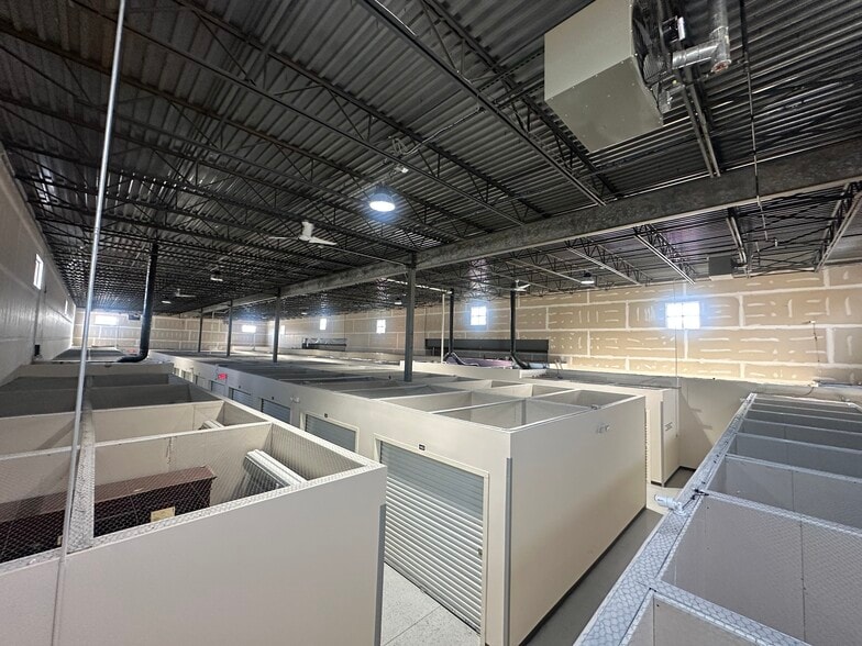 2040 E St Francis Ave, Saint Francis, WI for lease - Building Photo - Image 3 of 5