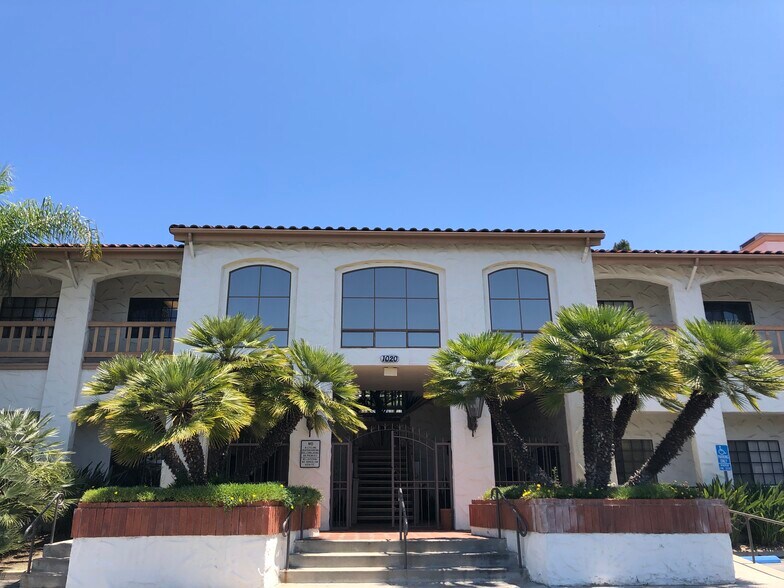 1020 S Santa Fe Ave, Vista, CA à louer - Photo du bâtiment - Image 3 de 4