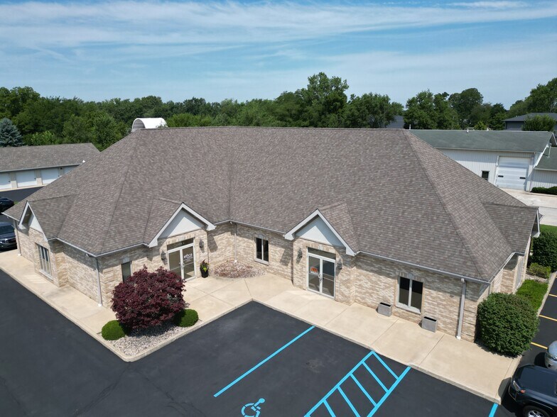 12712 Wicker Ave, Cedar Lake, IN à louer - Photo du bâtiment - Image 2 de 16