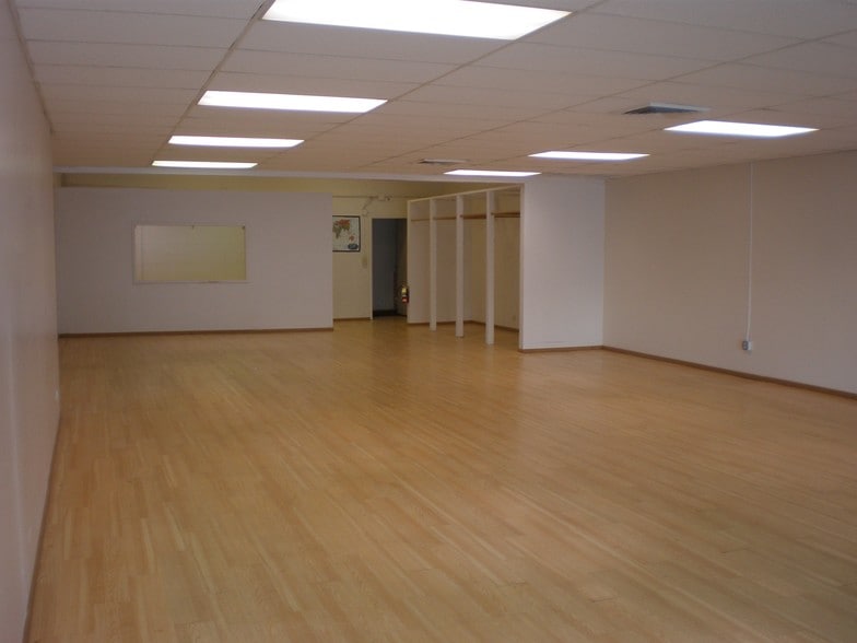 3057 Waialae Ave, Honolulu, HI à louer - Photo du bâtiment - Image 3 de 7