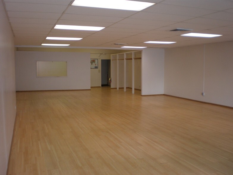 3057 Waialae Ave, Honolulu, HI à louer - Photo du bâtiment - Image 3 de 7