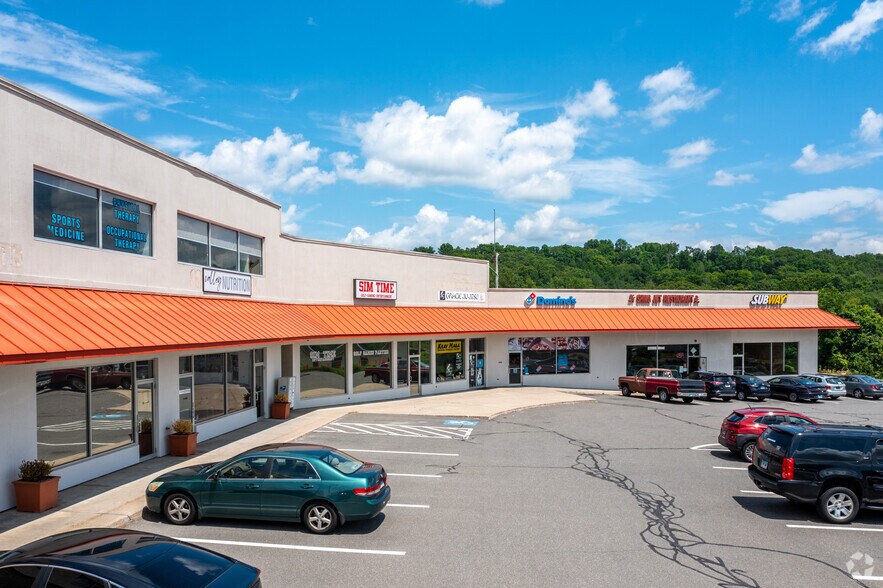 144 Oxford Rd, Oxford, CT à louer - Photo du bâtiment - Image 2 de 4