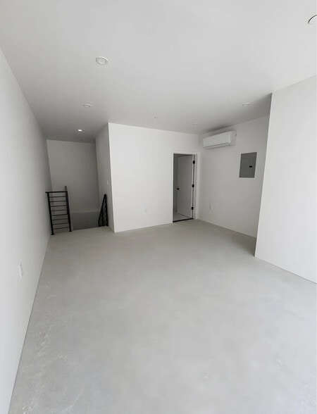 407 Tompkins Ave, Brooklyn, NY à louer - Photo du bâtiment - Image 3 de 4
