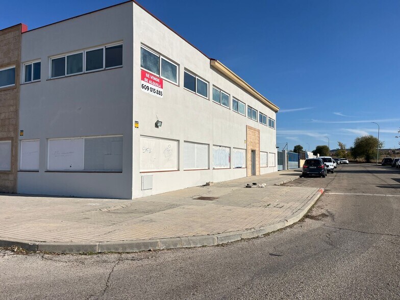 Calle Venecia, 2, Torres de la Alameda, Madrid à louer - Photo du bâtiment - Image 2 de 17