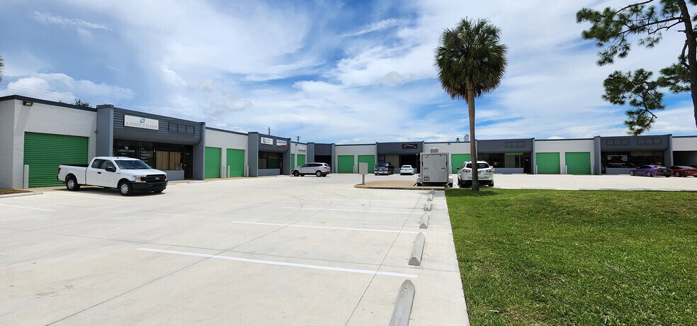 2499 Old Lake Mary Rd, Sanford, FL à louer - Photo du bâtiment - Image 2 de 4