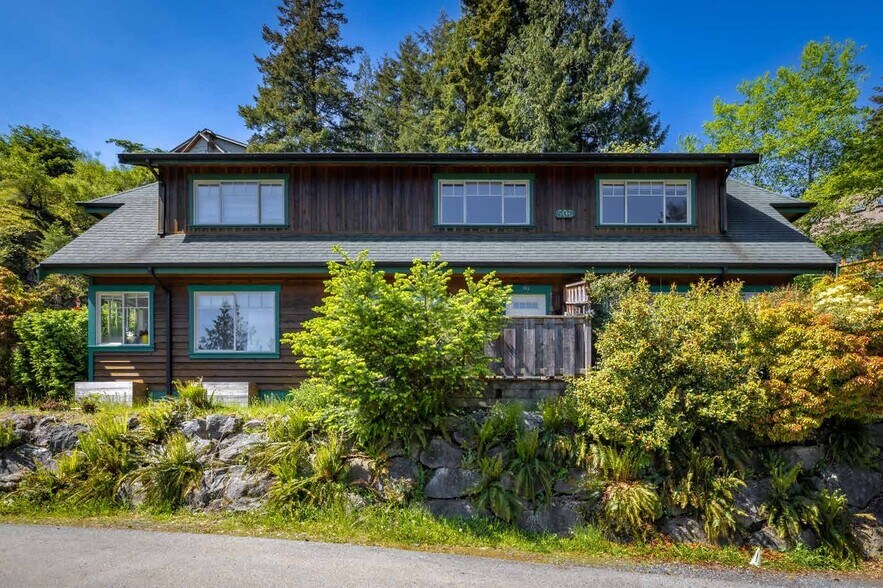 505-507 Bowen Island Trunk rd, Bowen Island, BC à vendre - Photo du bâtiment - Image 2 de 10
