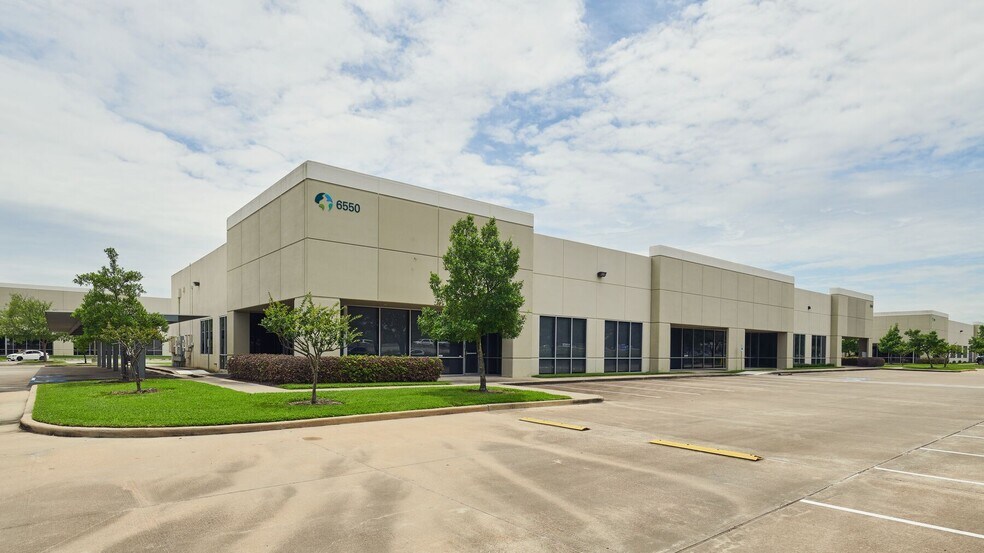 6550 W Sam Houston Pky N, Houston, TX à louer - Photo du bâtiment - Image 2 de 10