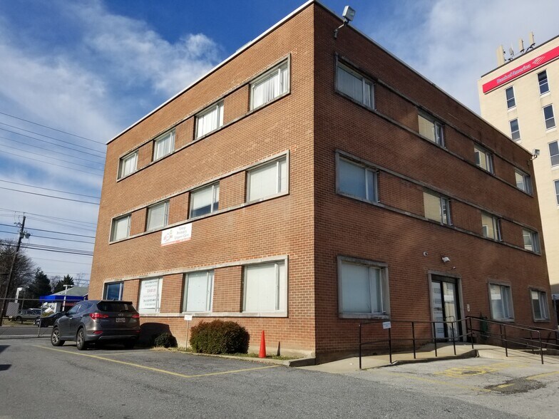 6401 New Hampshire Ave, Hyattsville, MD à louer - Photo du bâtiment - Image 3 de 11