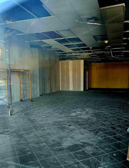 Prime Space Located Within 7808 Gateway Blvd NW, Edmonton, AB for lease - Construction Photo - Image 3 of 7