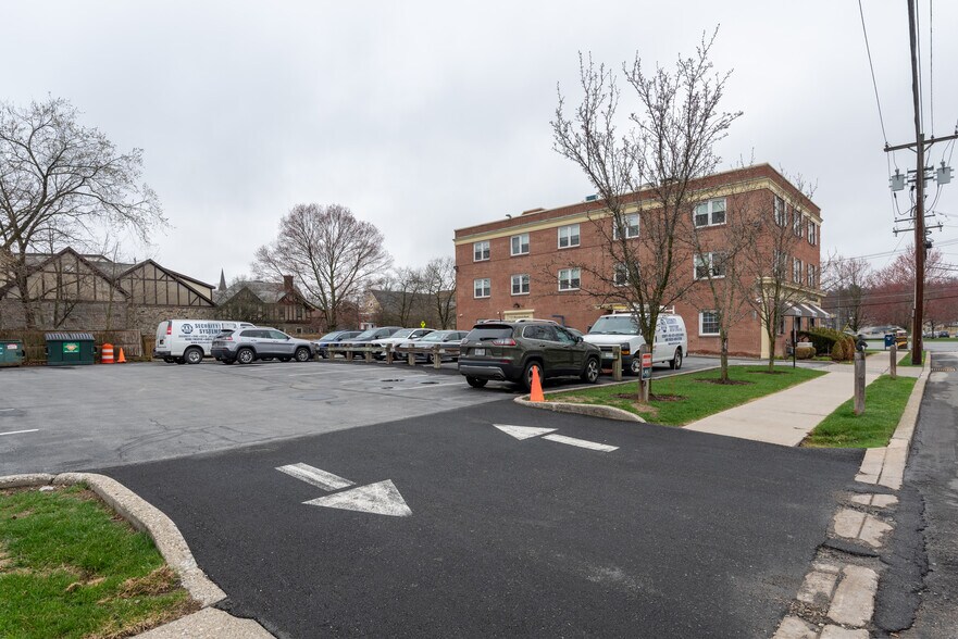 252 Main St, Goshen, NY à vendre - Photo du bâtiment - Image 3 de 15