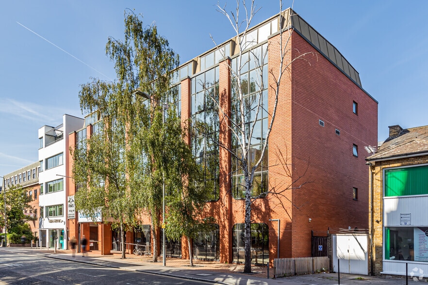 9-17 Eastern Rd, Romford for lease - Primary Photo - Image 1 of 5