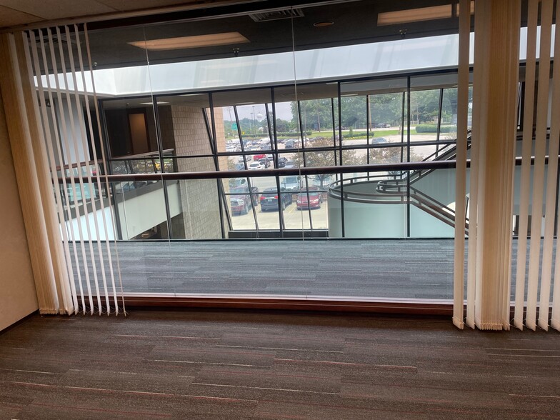 2216 Dixie Hwy, Fort Mitchell, KY for lease - Building Photo - Image 2 of 23