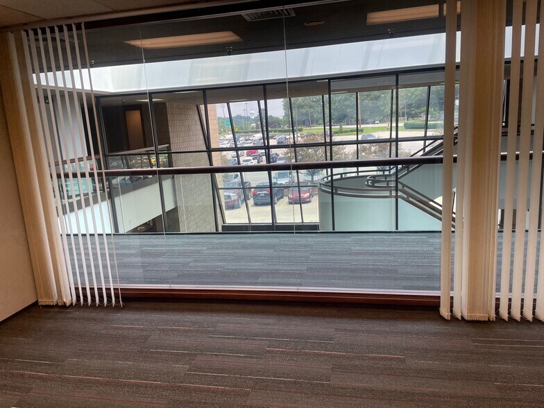 2216 Dixie Hwy, Fort Mitchell, KY à louer - Photo du bâtiment - Image 2 de 23