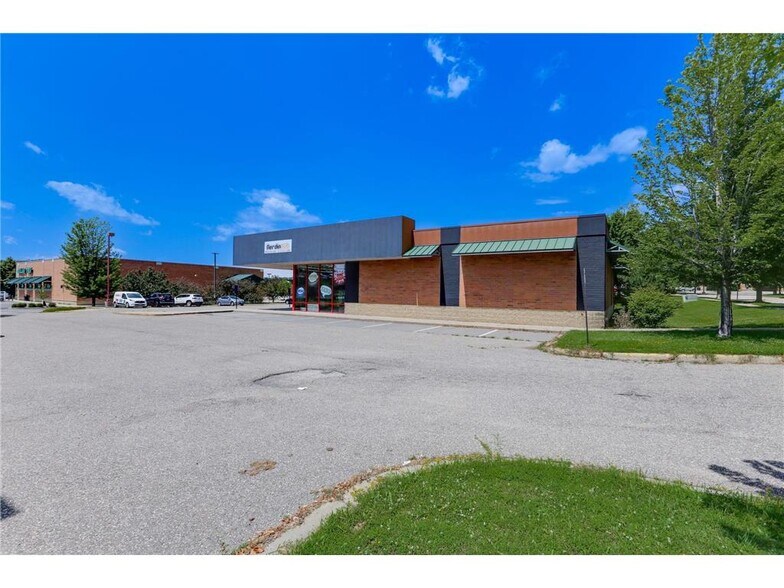 9079 Buchanon Trl, Inver Grove Heights, MN à vendre - Photo du bâtiment - Image 3 de 16