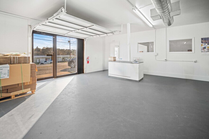 904 E Main St, Stanford, KY à vendre - Photo du bâtiment - Image 3 de 7
