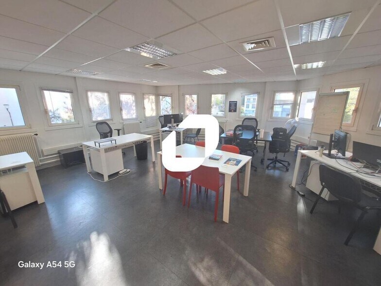 Bureau dans Issy-les-Moulineaux à louer - Photo intérieure - Image 1 de 5