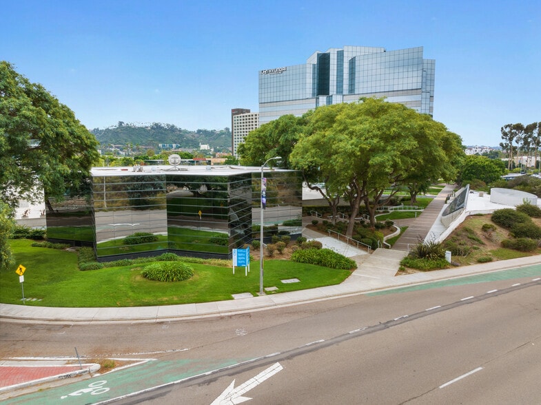 8898 Rio San Diego Dr, San Diego, CA for lease - Building Photo - Image 3 of 4