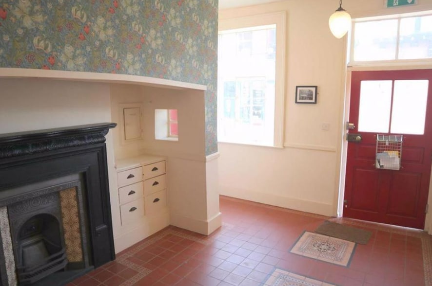 66 Derby St, Leek for lease - Interior Photo - Image 2 of 4