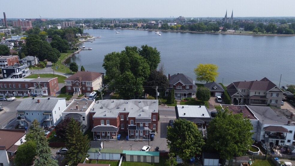 301-307 Boul Du Havre, Salaberry-de-valleyfield, QC for sale - Primary Photo - Image 1 of 29