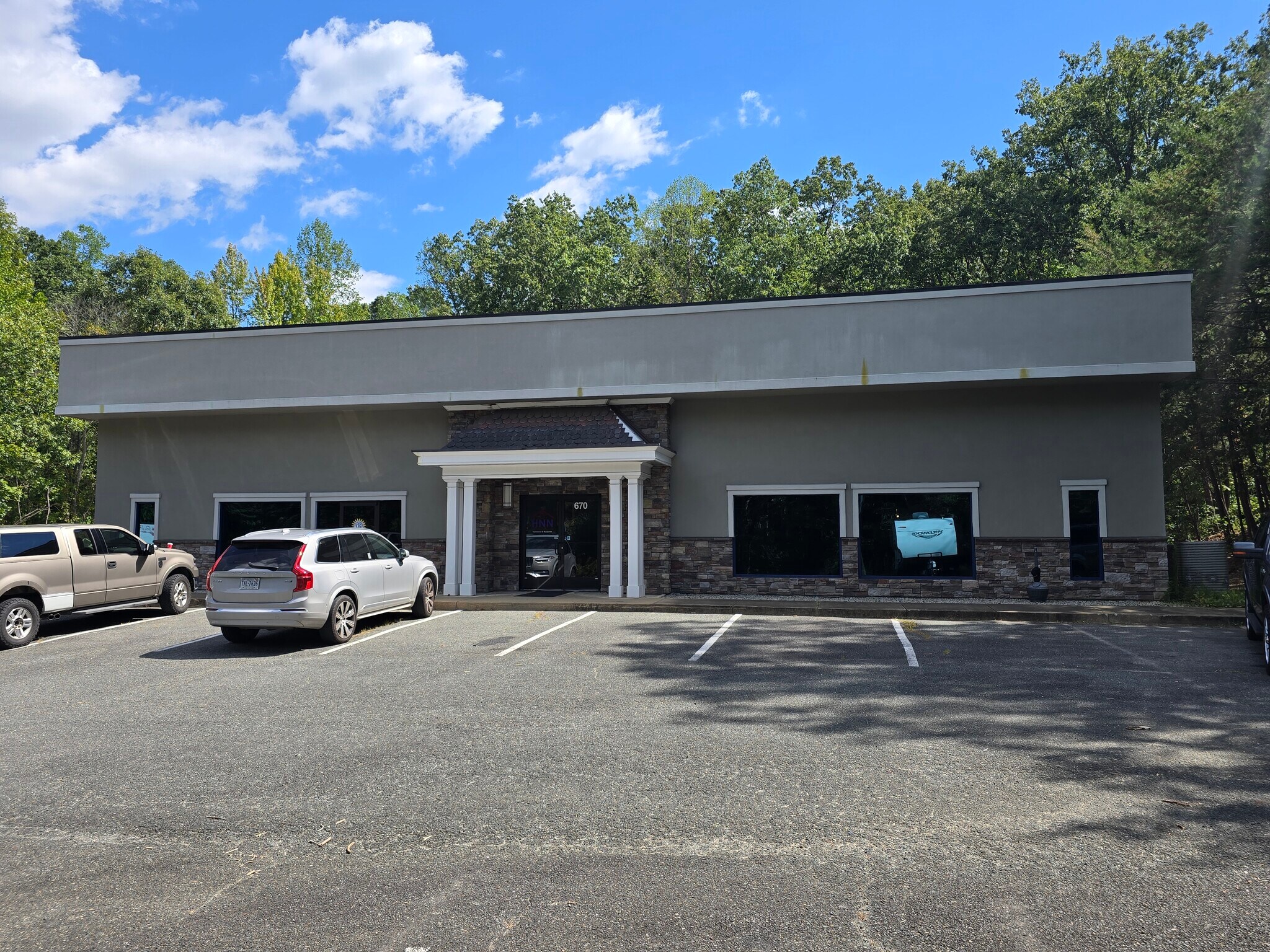 670 Cambridge St, Fredericksburg, VA for lease Primary Photo- Image 1 of 9