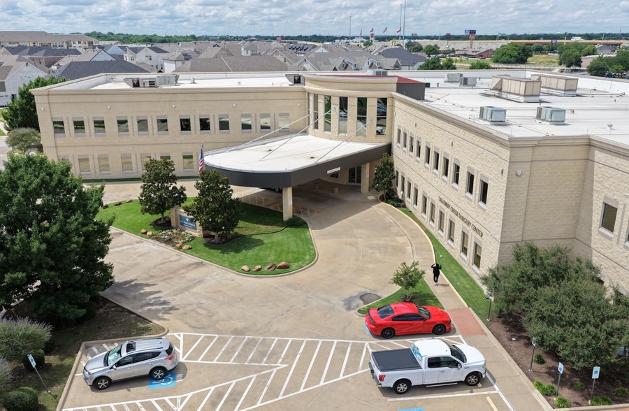 4300 City Point Dr, North Richland Hills, TX for lease - Building Photo - Image 3 of 10