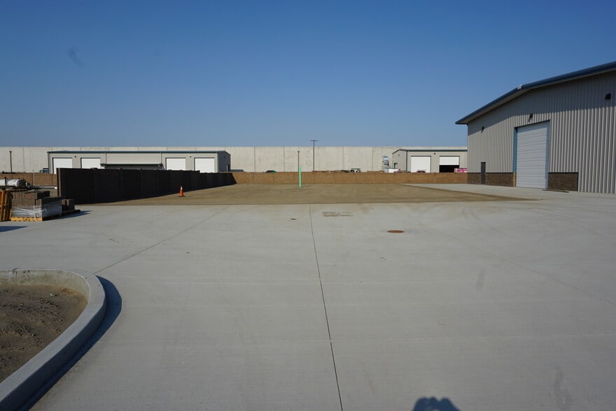 3210 N Rainier Ave, Pasco, WA for lease - Building Photo - Image 2 of 8