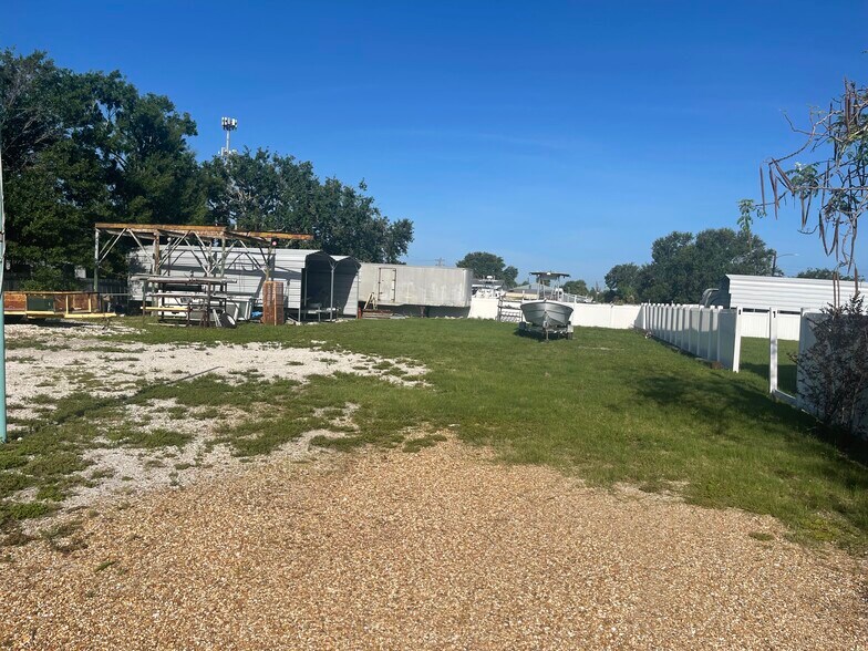 Commerce and Ingraham portefeuille de 3 propriétés à vendre sur LoopNet.ca - Aérien - Image 3 de 60