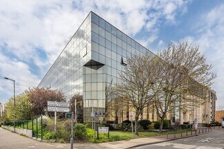 Plus de détails pour 1 Rue De La Croix Des Maheux, Cergy - Bureau à louer