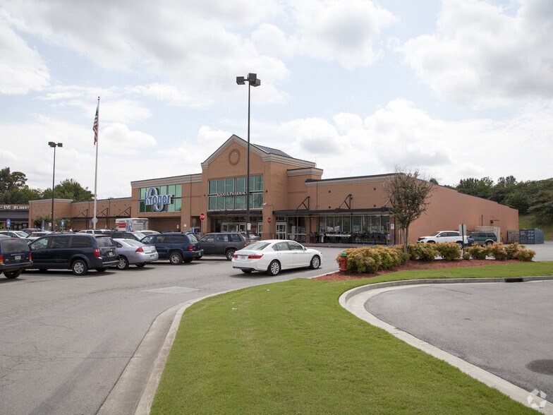 136 W Belmont Dr, Calhoun, GA à louer - Photo du bâtiment - Image 1 de 2