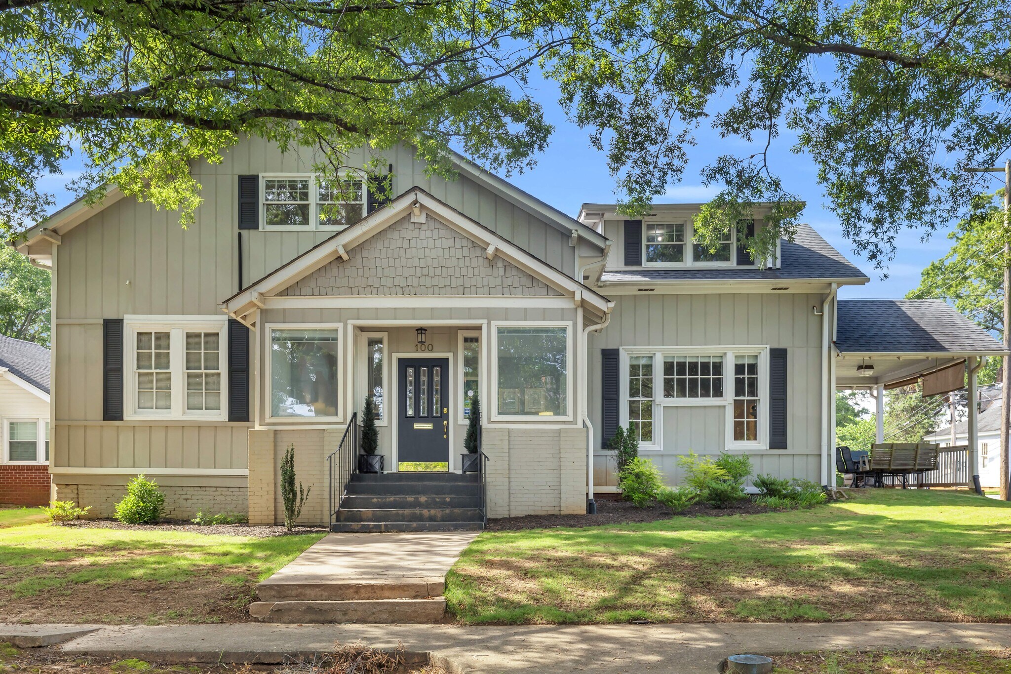 100 Whitsett St, Greenville, SC à louer Photo du bâtiment- Image 1 de 13