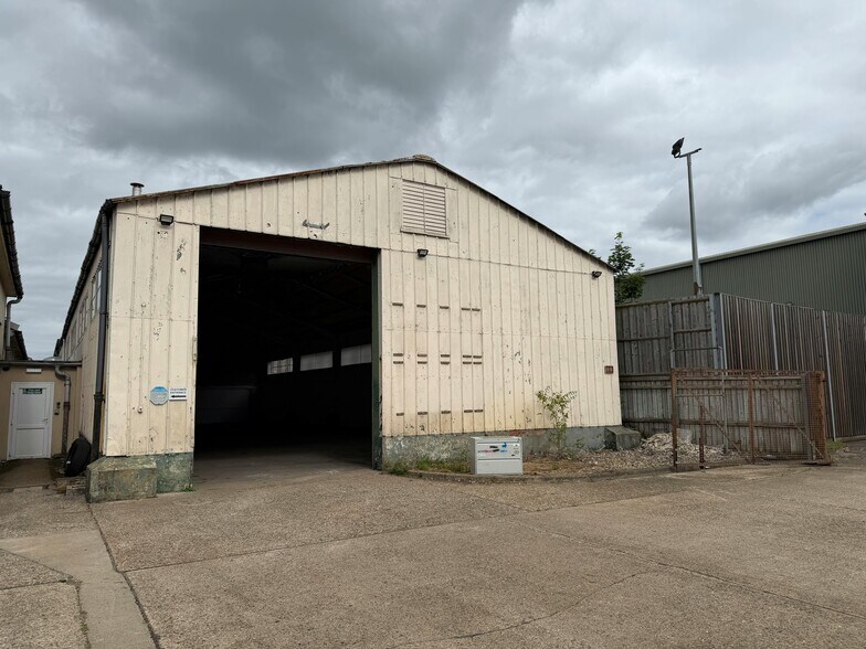 Ministry Rd, Thatcham à louer - Photo du bâtiment - Image 1 de 4