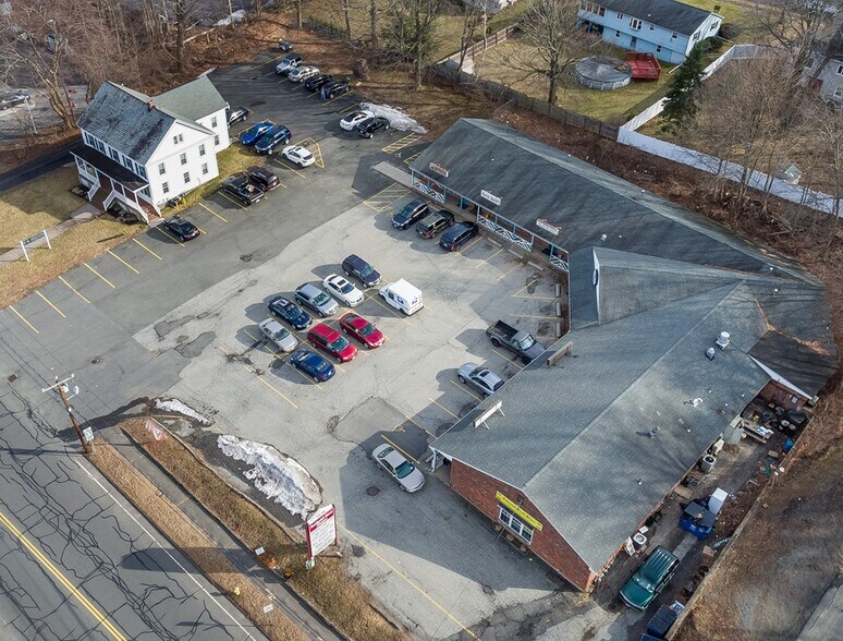 39 Southwick St, Feeding Hills, MA à vendre - Photo du bâtiment - Image 3 de 23