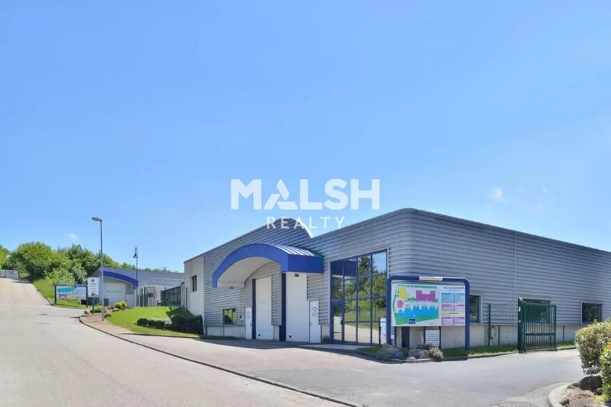 Office in Saint-Genis-Laval for lease - Building Photo - Image 3 of 5