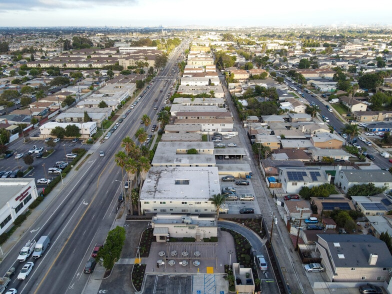 1666 Lomita Blvd, Harbor City, CA à vendre - Photo du bâtiment - Image 3 de 8