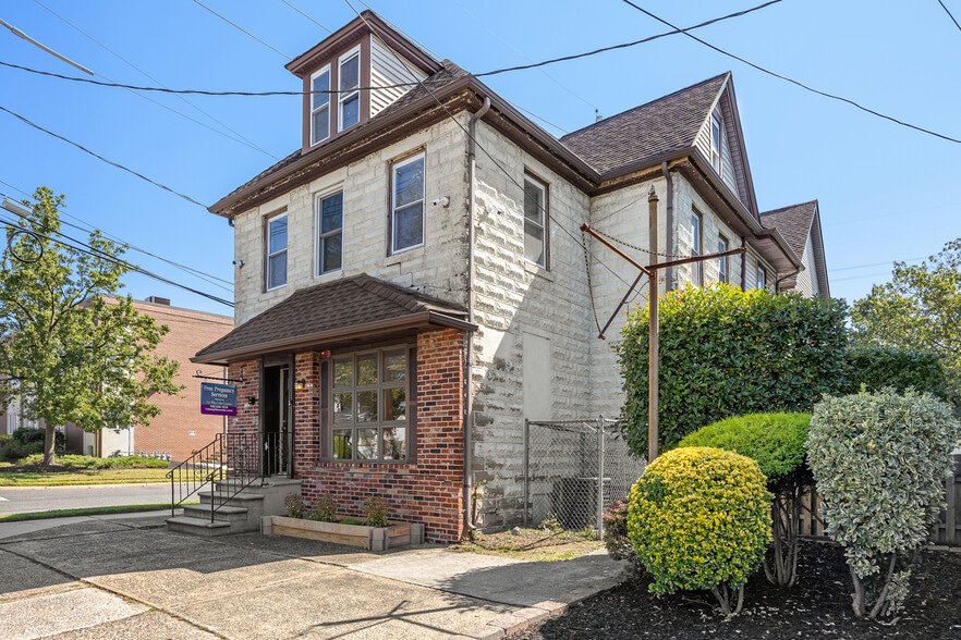 688 N Broad St, Woodbury, NJ for lease - Building Photo - Image 3 of 24