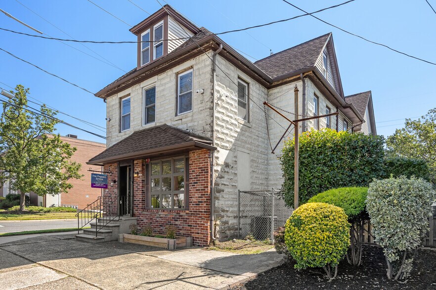 688 N Broad St, Woodbury, NJ à louer - Photo du bâtiment - Image 3 de 24