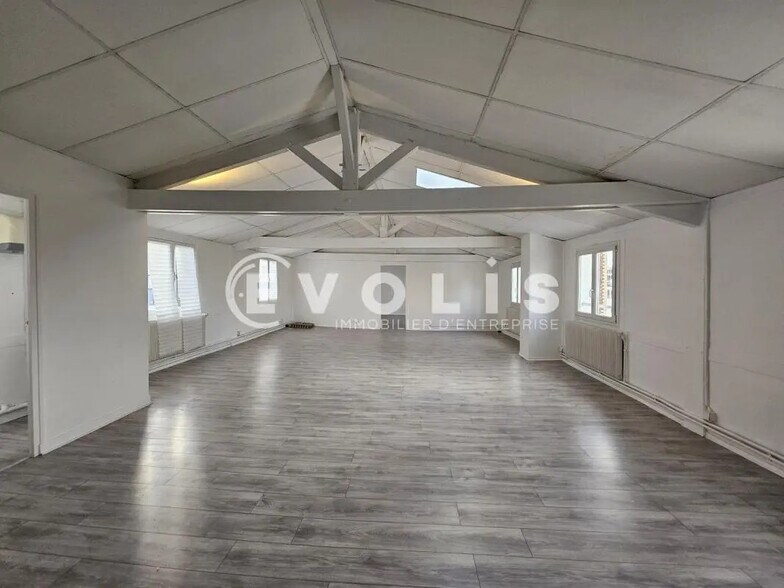 Office in Montrouge for lease - Interior Photo - Image 3 of 9
