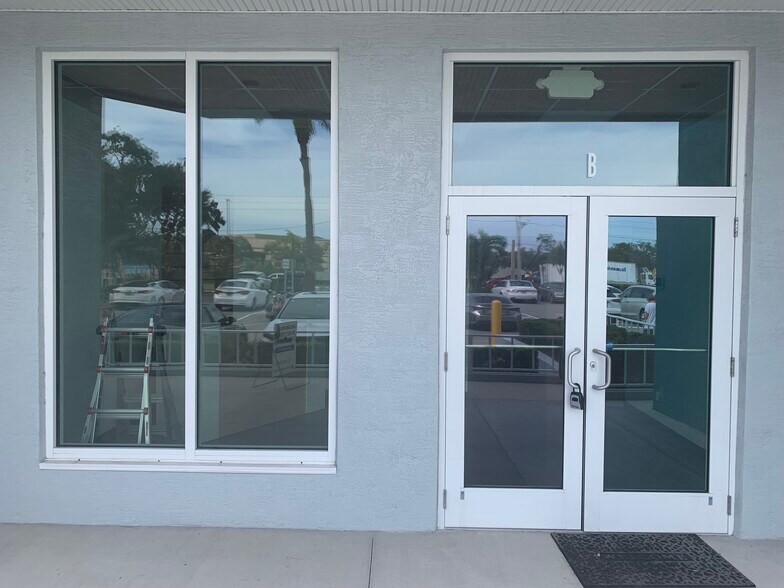 6730 22nd Ave N, Saint Petersburg, FL for lease - Building Photo - Image 3 of 6