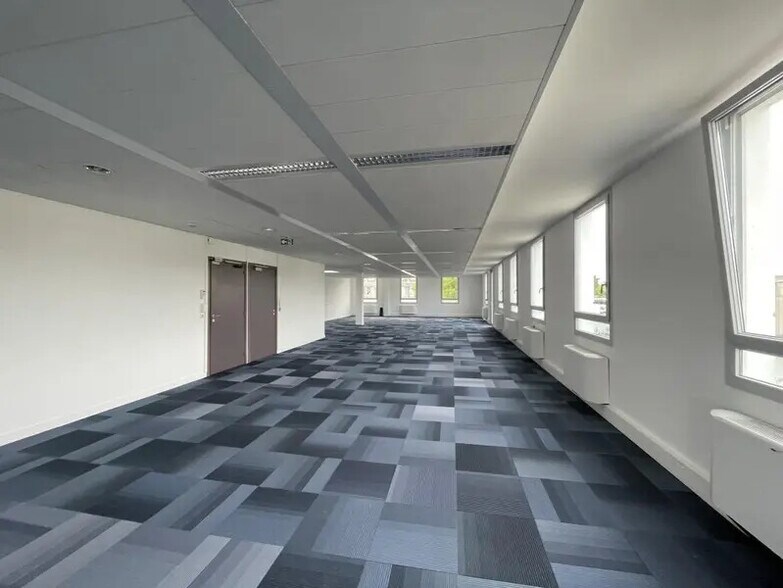 11 Rue Pascal, Bron for lease - Building Photo - Image 3 of 9