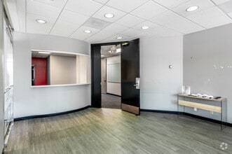 2300 E Katella Ave, Anaheim, CA à louer Photo intérieure- Image 2 de 12