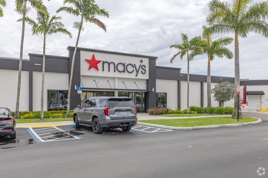 7795 W Flagler St, Miami, FL for lease - Building Photo - Image 2 of 5