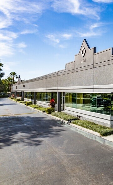 7901 Kingspointe Pky, Orlando, FL for sale - Building Photo - Image 3 of 25