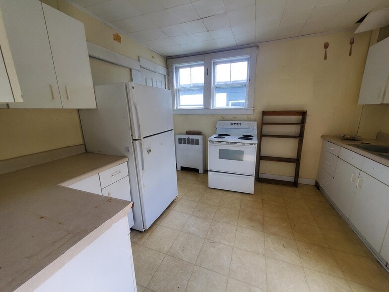 17 Summer St, Dover-Foxcroft, ME à vendre - Photo du bâtiment - Image 2 de 12