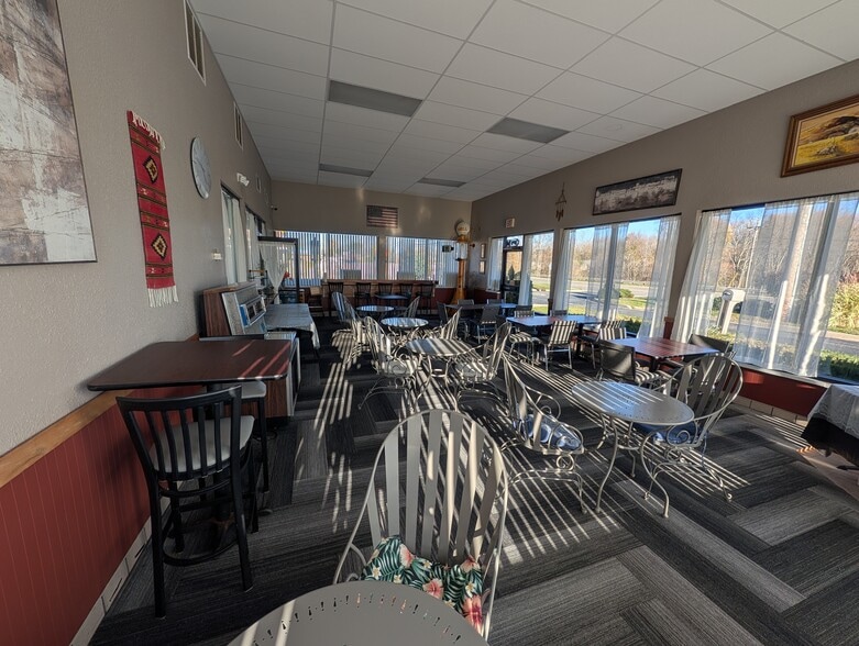 1225 N Main St, Adrian, MI à louer - Photo intérieure - Image 3 de 6