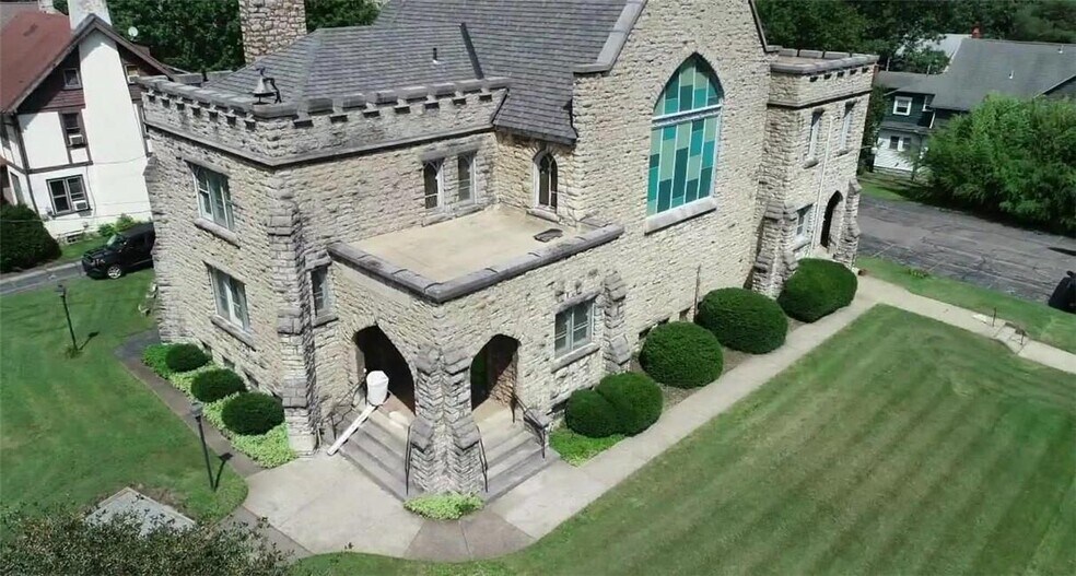 1205 Elm St, Youngstown, OH à vendre - Photo du bâtiment - Image 1 de 95