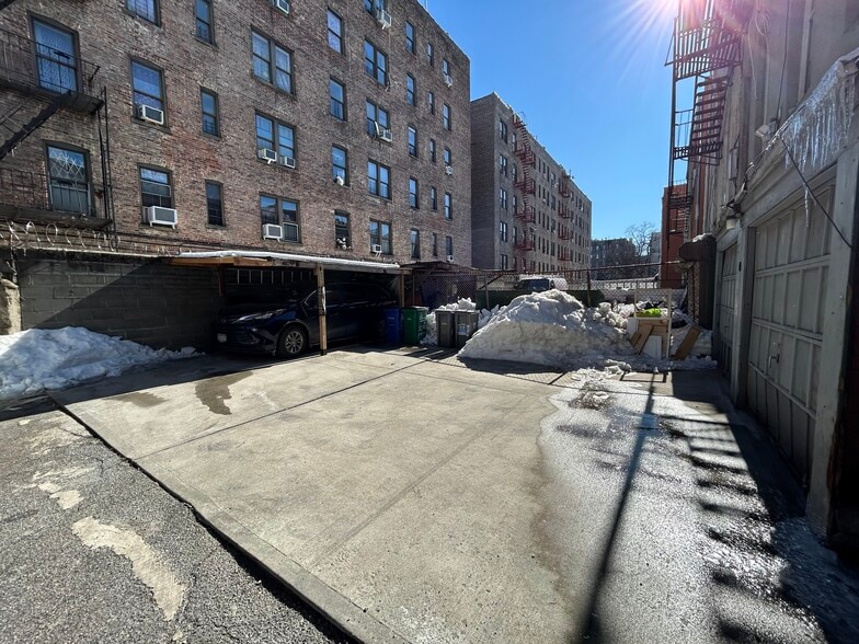 1150 Manor Ave, Bronx, NY for sale - Building Photo - Image 3 of 11