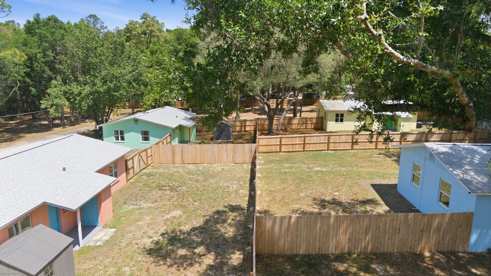 Vacant-Fully Renovated SingleFamilyHomes portfolio of 4 properties for sale on LoopNet.ca - Building Photo - Image 2 of 30