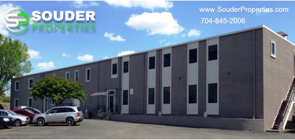 5736 N Tryon St, Charlotte, NC à louer - Photo du bâtiment - Image 1 de 1