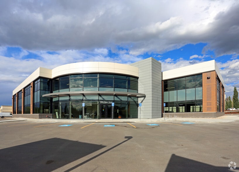 8560 Roper Rd, Edmonton, AB for lease - Building Photo - Image 1 of 6